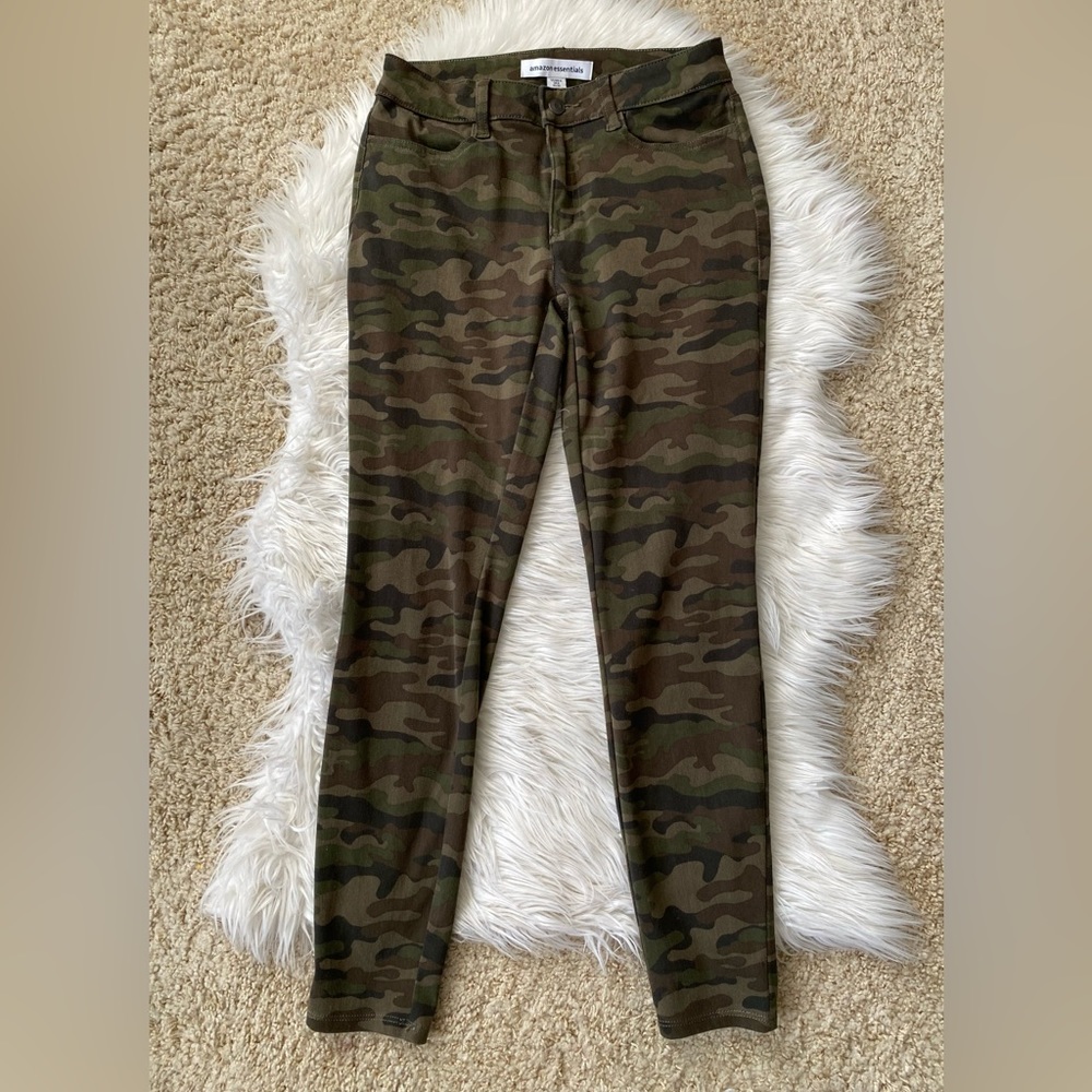 {Amazon Essentials} Skinny Stretch Knit Jegging in Green Camo - Women's 4